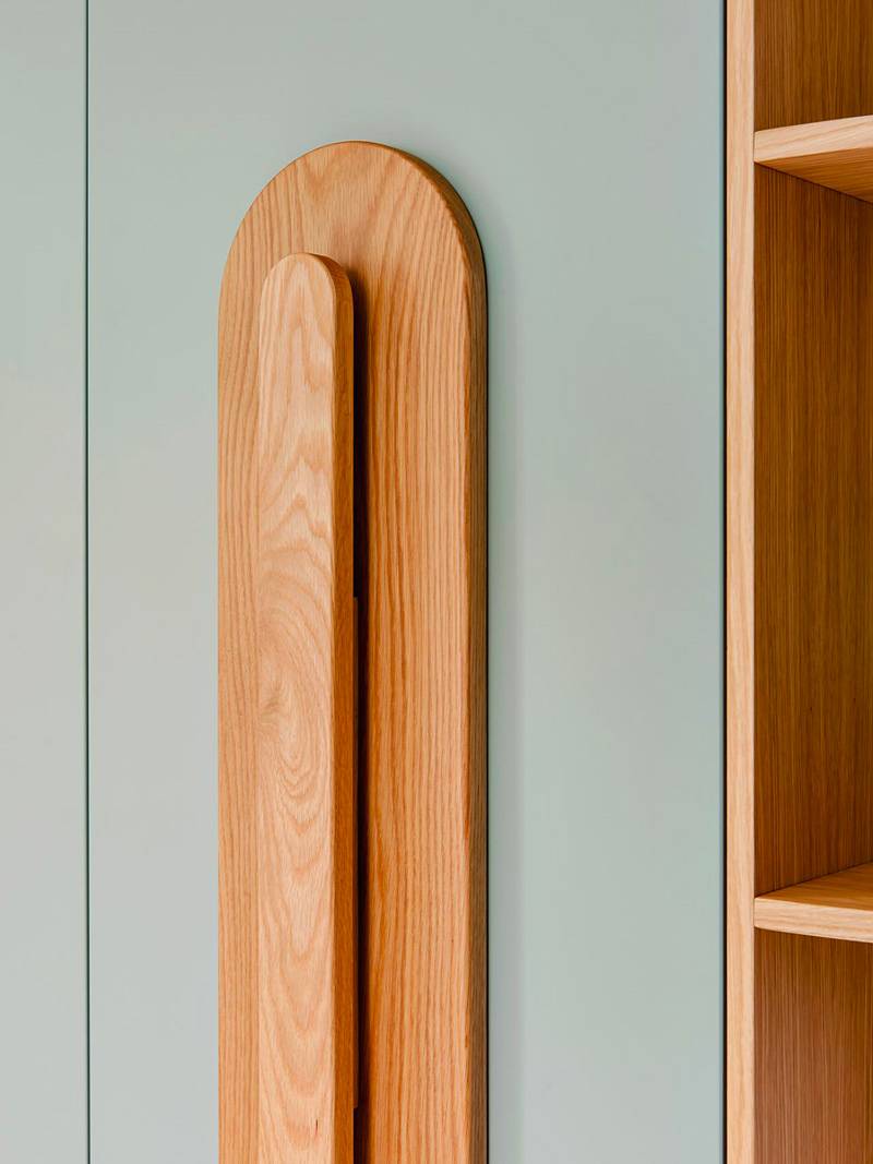 Monumental handles