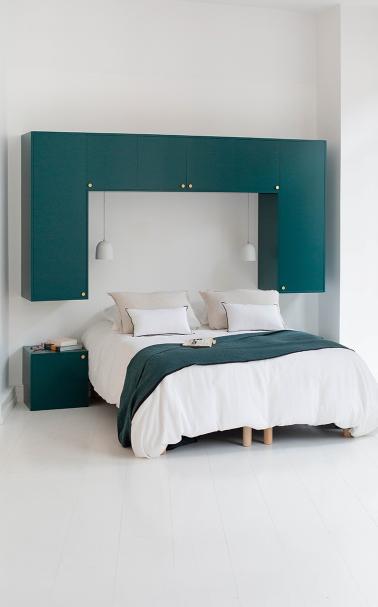 Chambre avec tête de lit dressing Vert