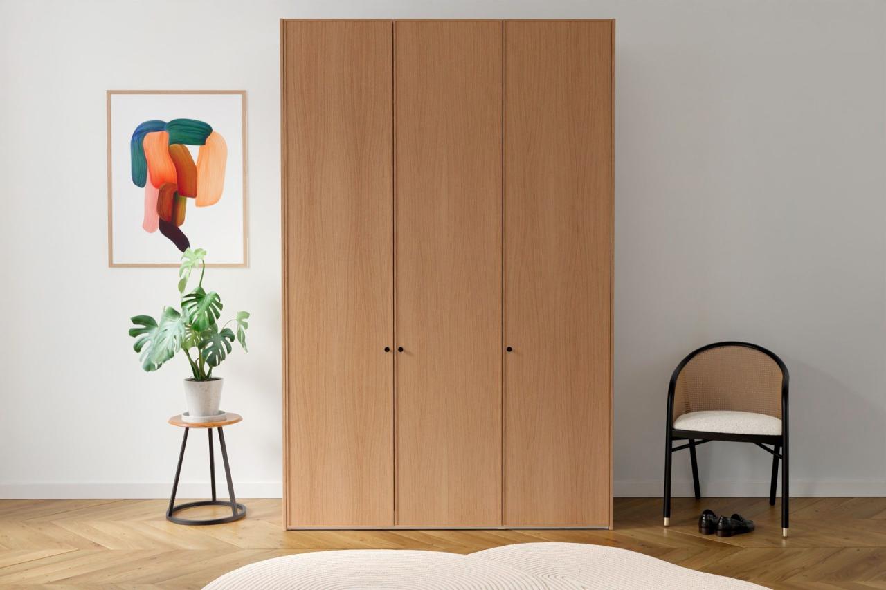 A Natural Oak wardrobe with Edge fronts