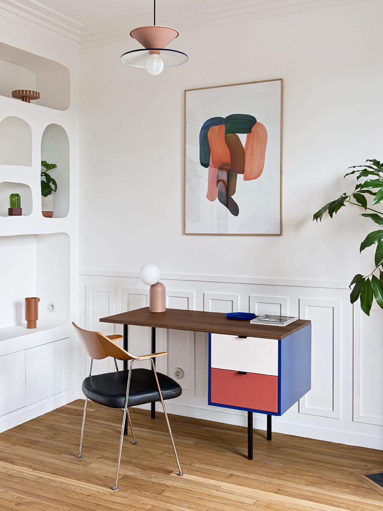 A small 50s inspired desk by Marn Déco