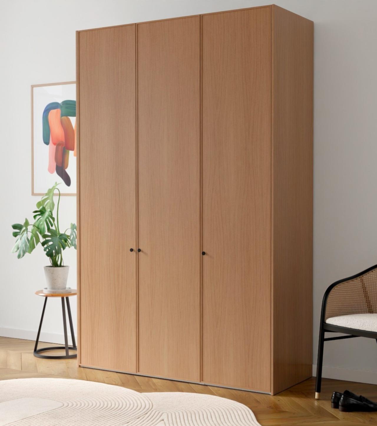 A Natural Oak wardrobe with Edge fronts