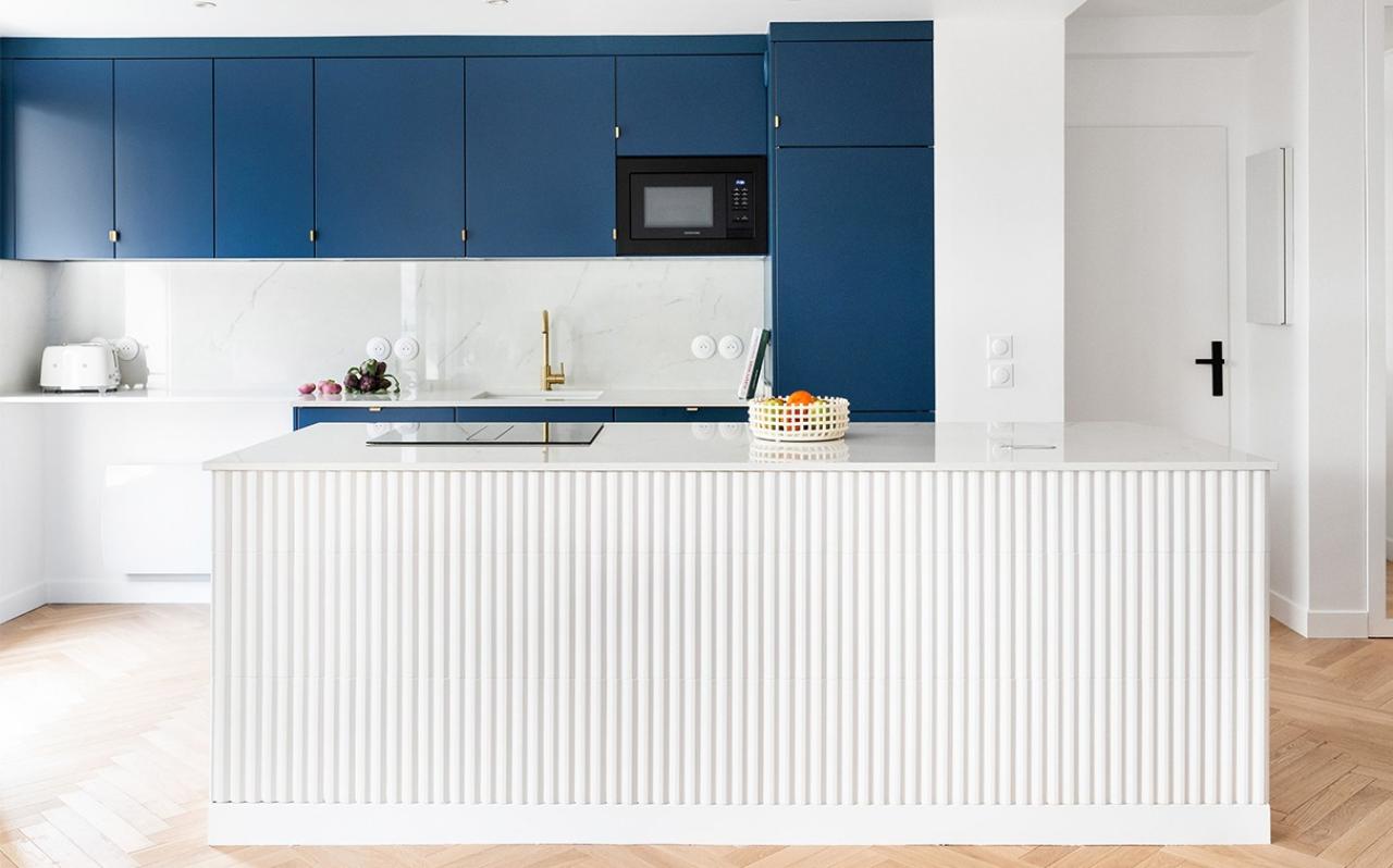 Eine Küche in Blau 03 - Bleu gris von Studio 464