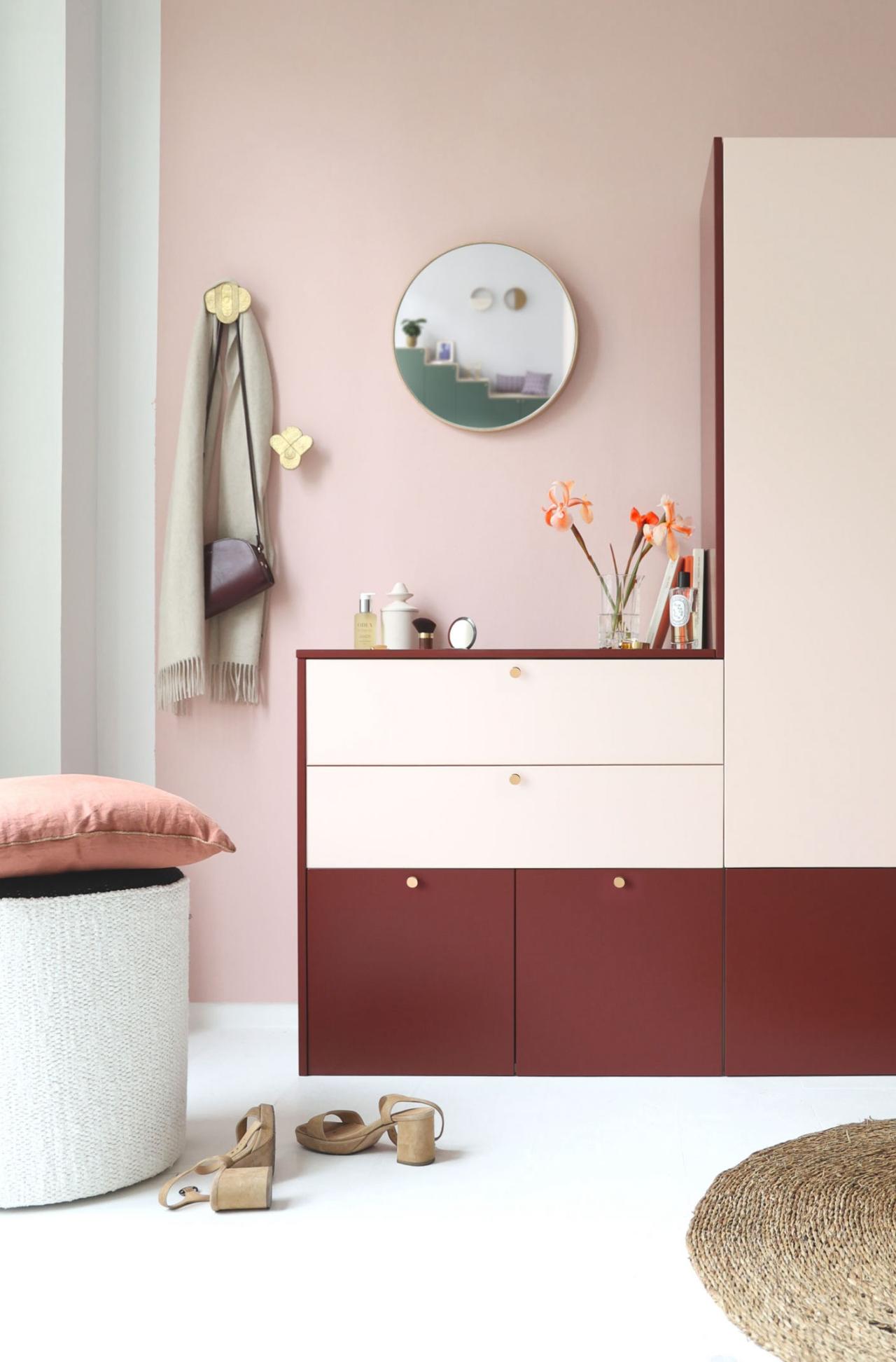 A bedroom sideboard in Tuile and Rose calcaire