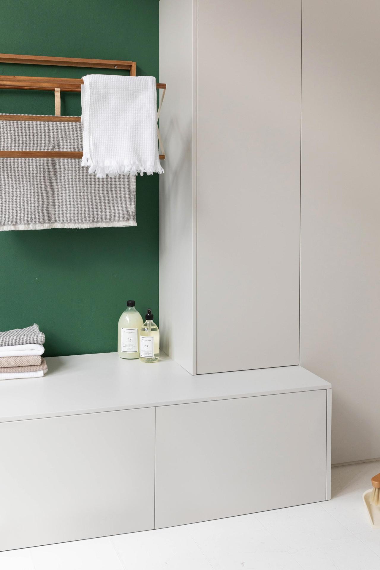 A linen cupboard in beige 06 - galet - Shopping list