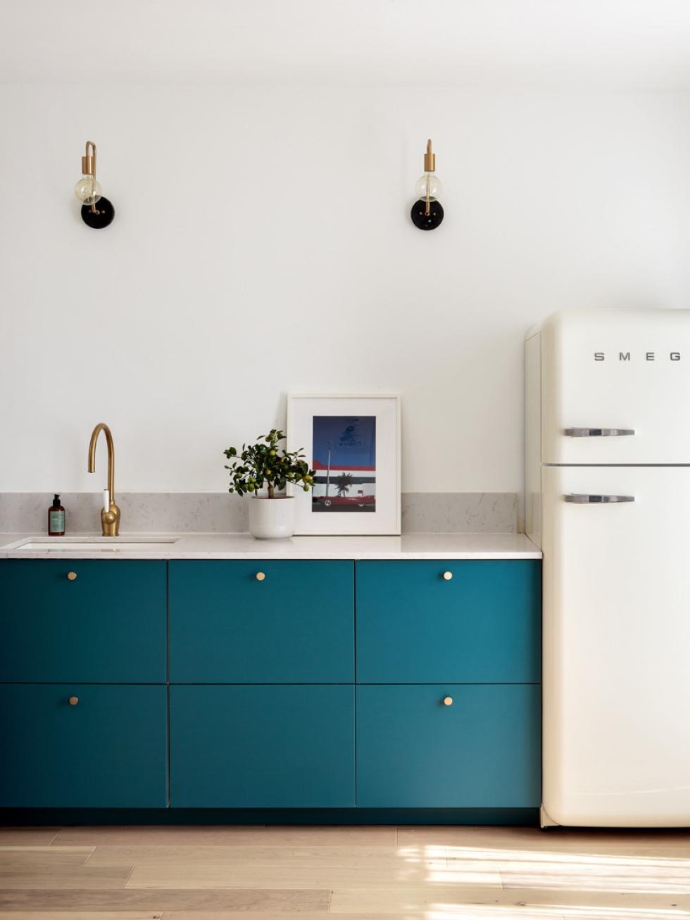 Kitchen in Blue 01 - Lagon