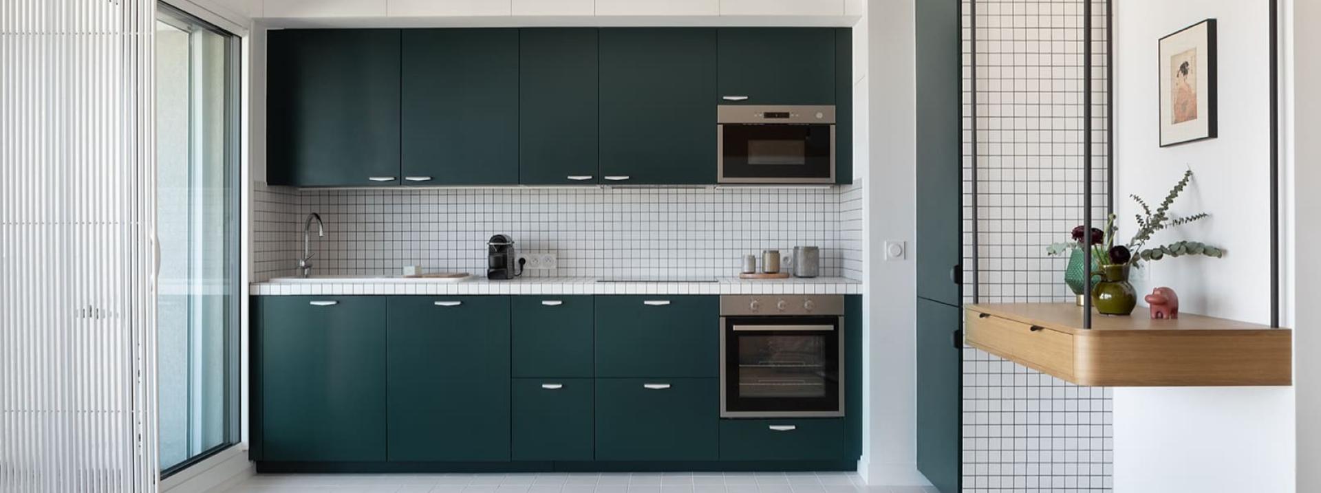KITCHEN IN SMOOTH GREEN 02 - SOMBRE FOREST