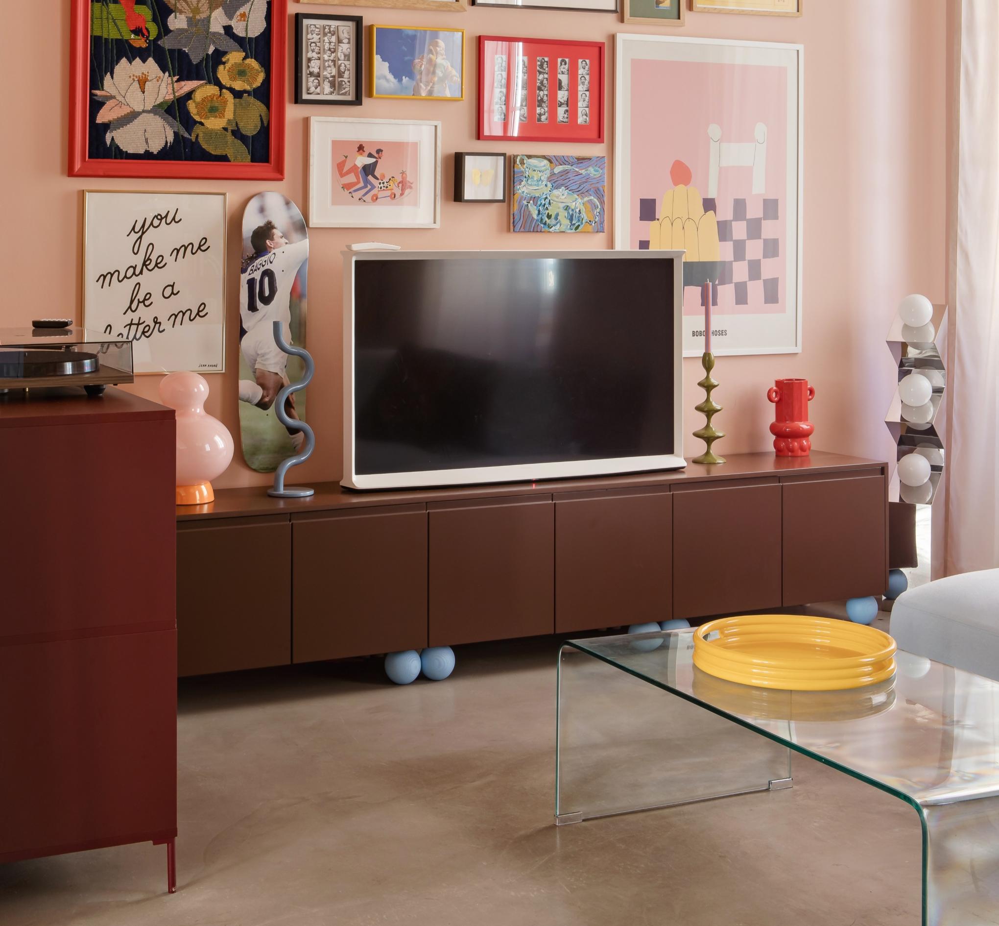 Un meuble TV créé avec des caissons Ikea