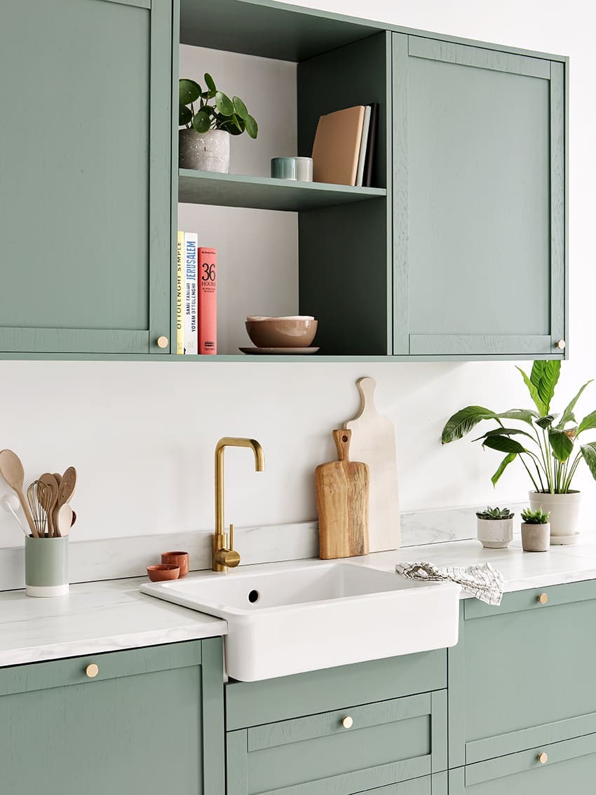 Shaker kitchen in Green 03 - Vert de gris, open shelves